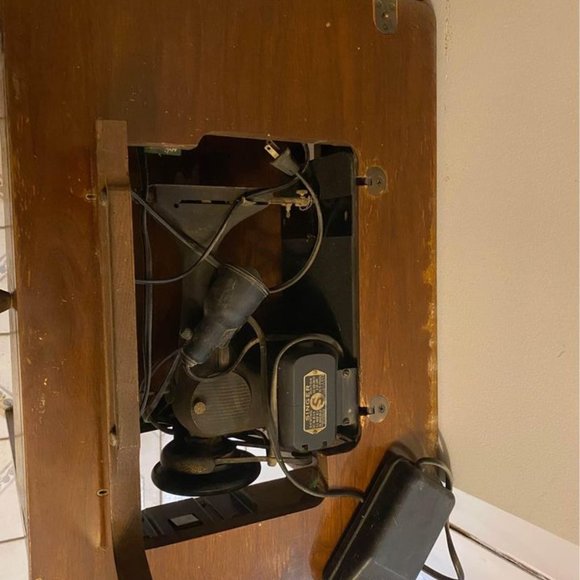 1951 Singer Sewing Machine Table Antique - Picture 6 of 6